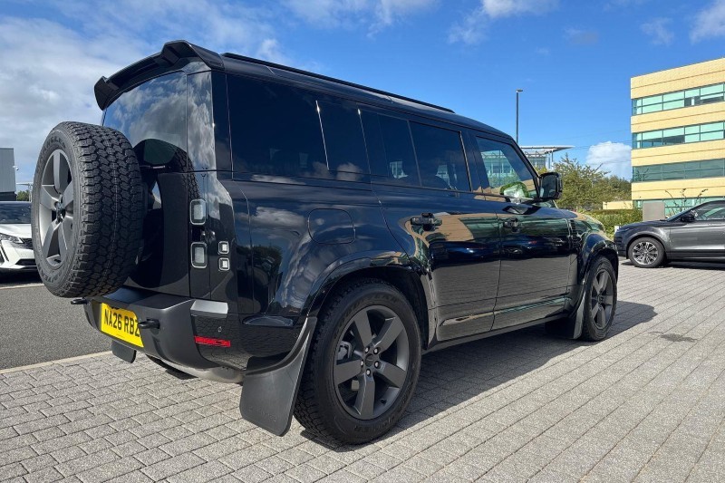 2026 (26) LAND ROVER DEFENDER 3.0 D250 X-Dynamic HSE 110 5dr Auto 5797559