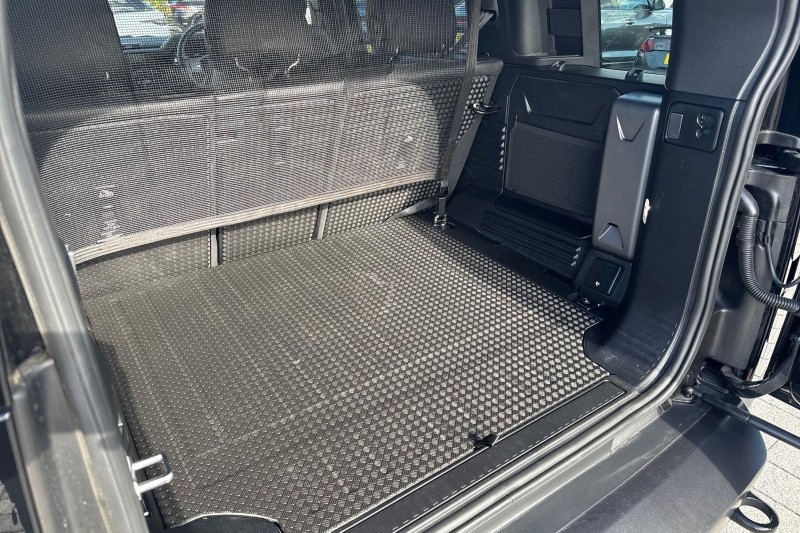 2026 (26) LAND ROVER DEFENDER 3.0 D250 X-Dynamic HSE 110 5dr Auto 5797551