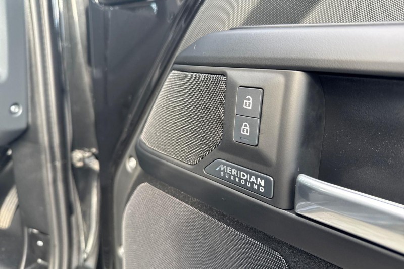 2026 (26) LAND ROVER DEFENDER 3.0 D250 X-Dynamic HSE 110 5dr Auto 5797563
