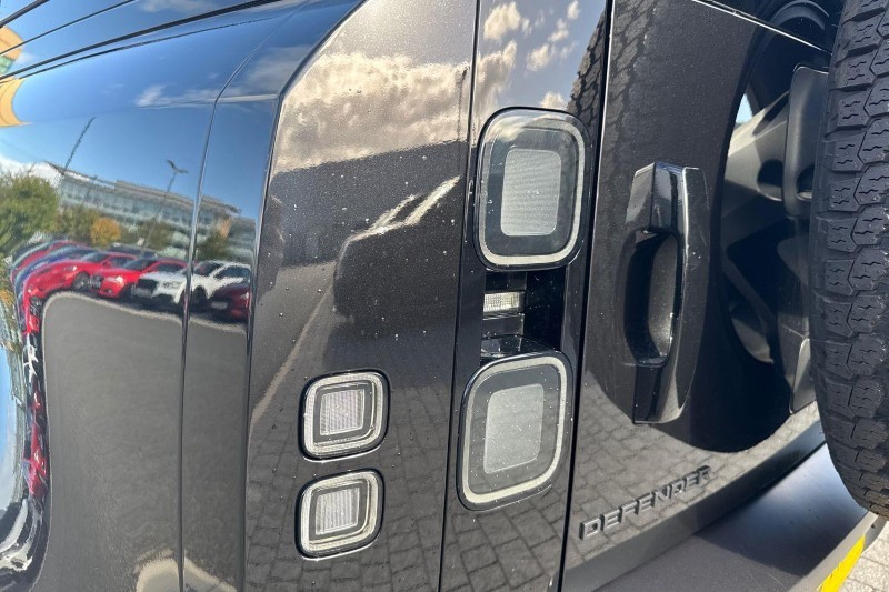 2026 (26) LAND ROVER DEFENDER 3.0 D250 X-Dynamic HSE 110 5dr Auto 5797533