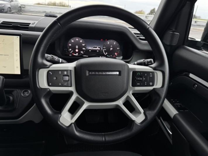 2024 (73) LAND ROVER COMMERCIAL DEFENDER 3.0 D300 Hard Top X-Dynamic HSE Auto [3 Seat] 5296099