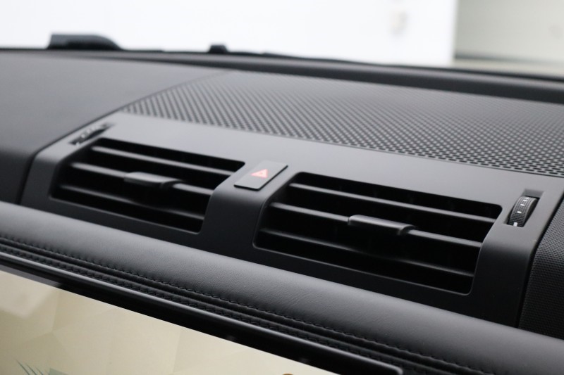 2024 (73) LAND ROVER COMMERCIAL DEFENDER 3.0 D300 Hard Top X-Dynamic HSE Auto [3 Seat] 5295835