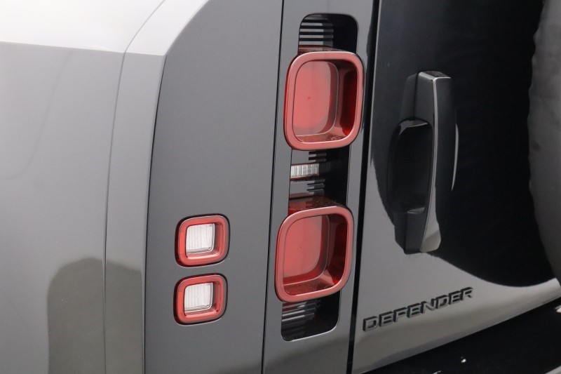 2024 (73) LAND ROVER COMMERCIAL DEFENDER 3.0 D300 Hard Top X-Dynamic HSE Auto [3 Seat] 5295813