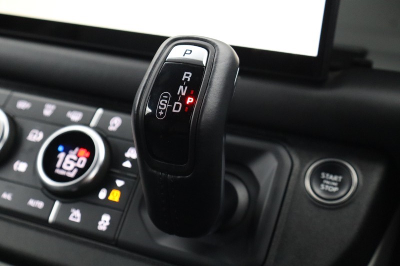 2024 (73) LAND ROVER COMMERCIAL DEFENDER 3.0 D300 Hard Top X-Dynamic HSE Auto [3 Seat] 5295834