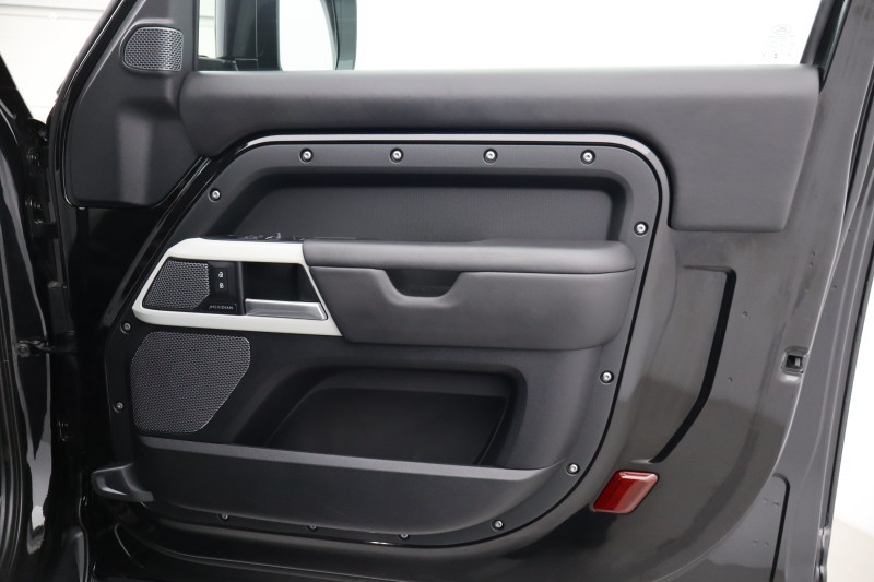 2024 (73) LAND ROVER COMMERCIAL DEFENDER 3.0 D300 Hard Top X-Dynamic HSE Auto [3 Seat] 5295799