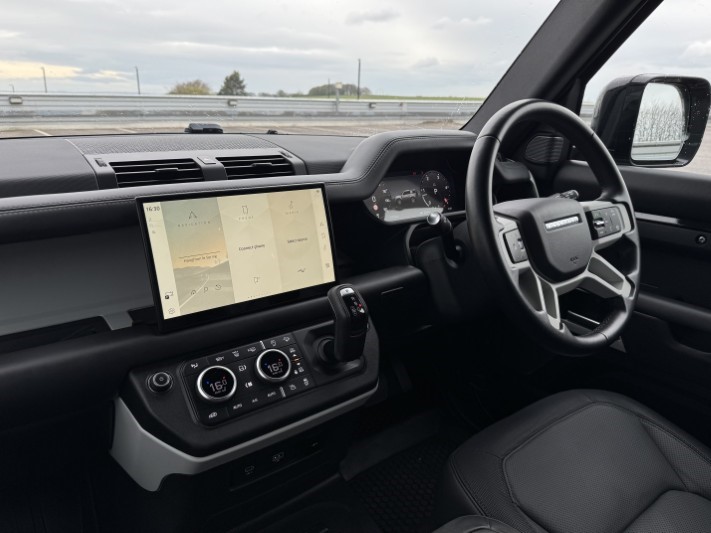 2024 (73) LAND ROVER COMMERCIAL DEFENDER 3.0 D300 Hard Top X-Dynamic HSE Auto [3 Seat] 5296100