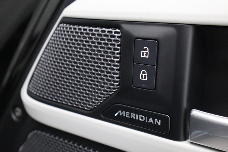 2024 (73) LAND ROVER COMMERCIAL DEFENDER 3.0 D300 Hard Top X-Dynamic HSE Auto [3 Seat] 5295801