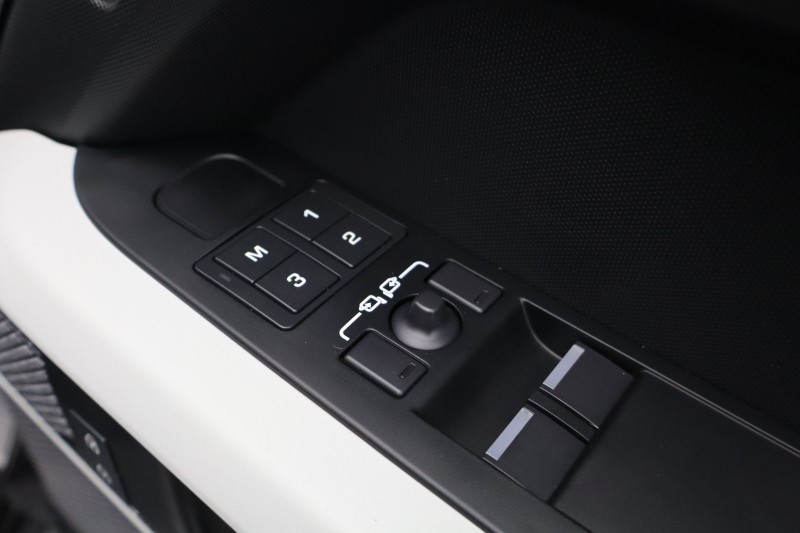 2024 (73) LAND ROVER COMMERCIAL DEFENDER 3.0 D300 Hard Top X-Dynamic HSE Auto [3 Seat] 5295800