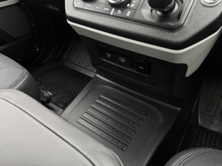 2024 (73) LAND ROVER COMMERCIAL DEFENDER 3.0 D300 Hard Top X-Dynamic HSE Auto [3 Seat] 5296095