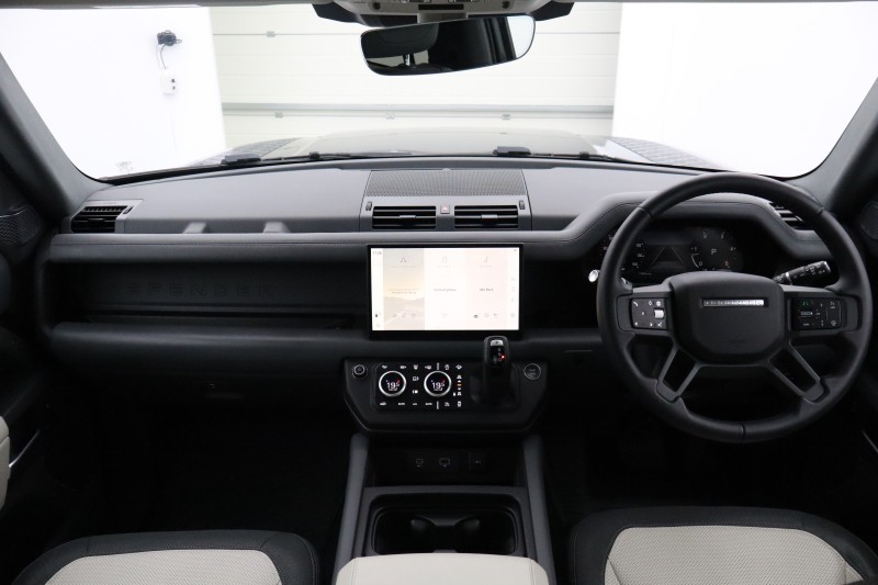 2024 (24) LAND ROVER DEFENDER 3.0 D250 X-Dynamic HSE 90 3dr Auto 5293001