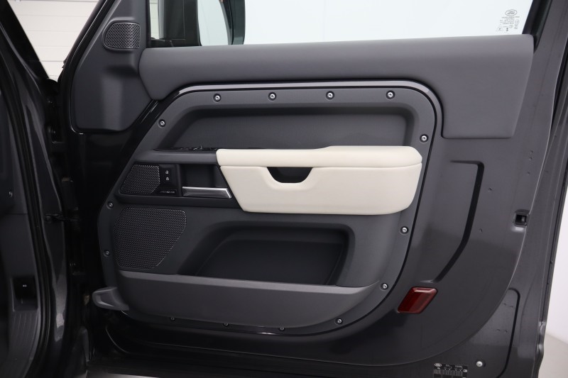 2024 (24) LAND ROVER DEFENDER 3.0 D250 X-Dynamic HSE 90 3dr Auto 5292987