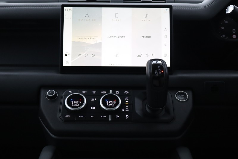 2024 (24) LAND ROVER DEFENDER 3.0 D250 X-Dynamic HSE 90 3dr Auto 5293000