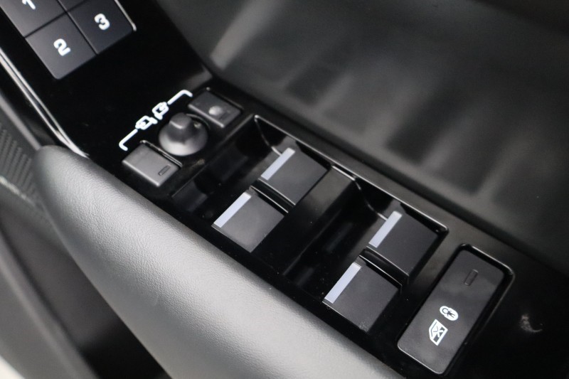 2024 (24) LAND ROVER RANGE ROVER VELAR 2.0 D200 MHEV Dynamic HSE 5dr Auto 5300831