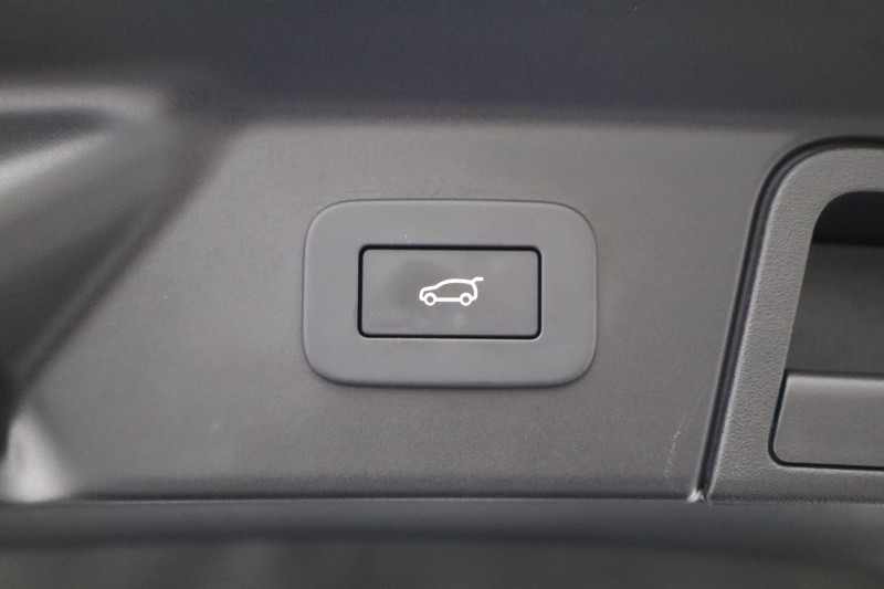 2024 (24) LAND ROVER RANGE ROVER VELAR 2.0 D200 MHEV Dynamic HSE 5dr Auto 5300829