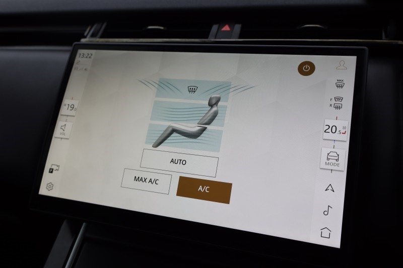 2024 (24) LAND ROVER RANGE ROVER VELAR 2.0 D200 MHEV Dynamic HSE 5dr Auto 5300858