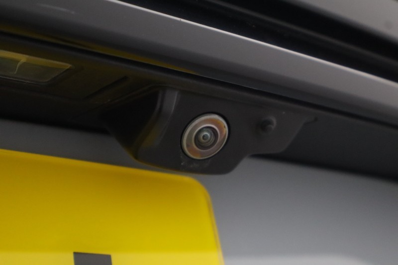 2024 (24) LAND ROVER RANGE ROVER VELAR 2.0 D200 MHEV Dynamic HSE 5dr Auto 5300826