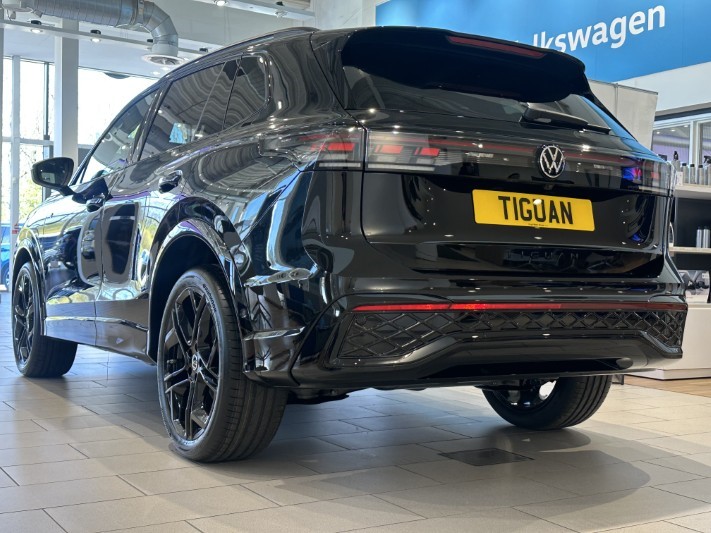  VOLKSWAGEN TIGUAN 2.0 TDI R-Line 5dr DSG 5323893