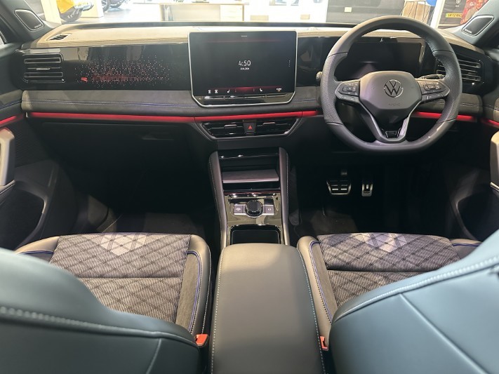  VOLKSWAGEN TIGUAN 2.0 TDI R-Line 5dr DSG 5323875