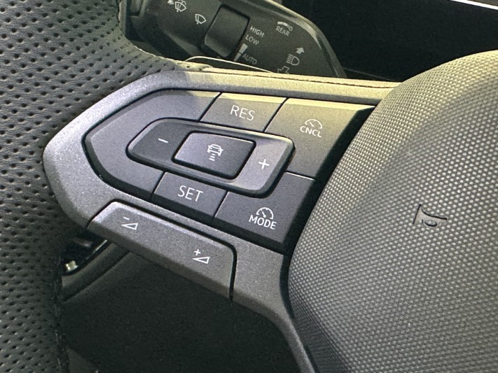  VOLKSWAGEN TIGUAN 2.0 TDI R-Line 5dr DSG 5323880