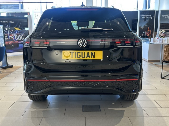  VOLKSWAGEN TIGUAN 2.0 TDI R-Line 5dr DSG 5323894