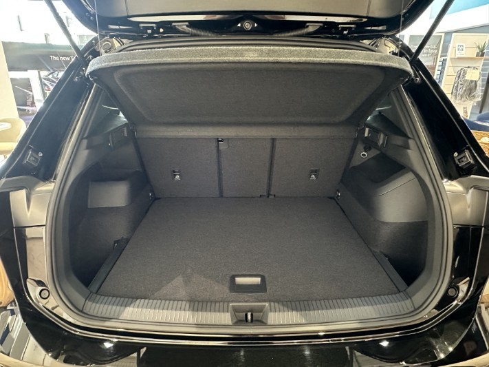  VOLKSWAGEN TIGUAN 2.0 TDI R-Line 5dr DSG 5323885