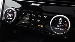2024 (73) LAND ROVER DISCOVERY 3.0 D300 Dynamic HSE 5dr Auto 5359557