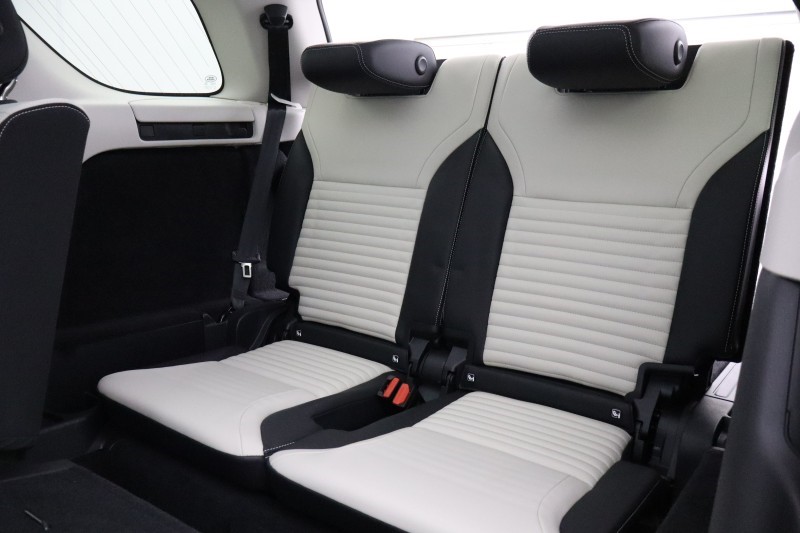 2024 (24) LAND ROVER DISCOVERY 3.0 D350 Dynamic HSE 5dr Auto 5345303