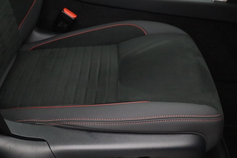 2021 (21) LAND ROVER DISCOVERY SPORT 2.0 P290 Black 5dr Auto 5389487
