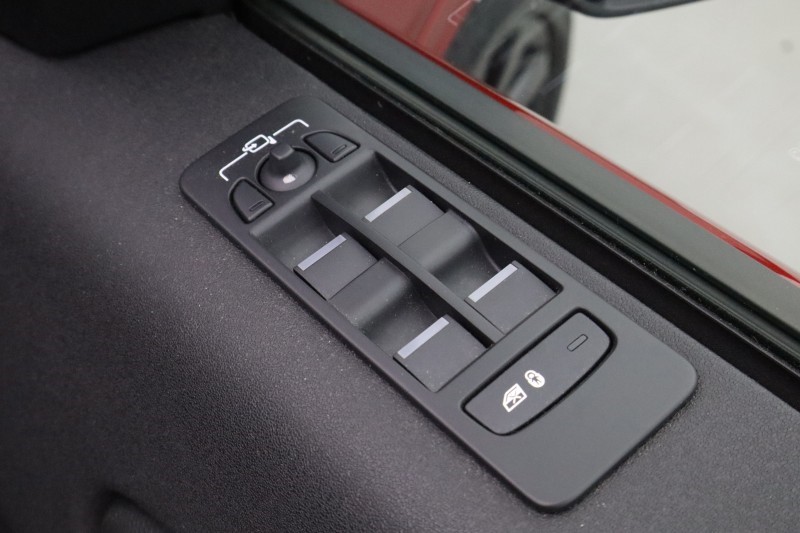 2021 (21) LAND ROVER DISCOVERY SPORT 2.0 P290 Black 5dr Auto 5389484