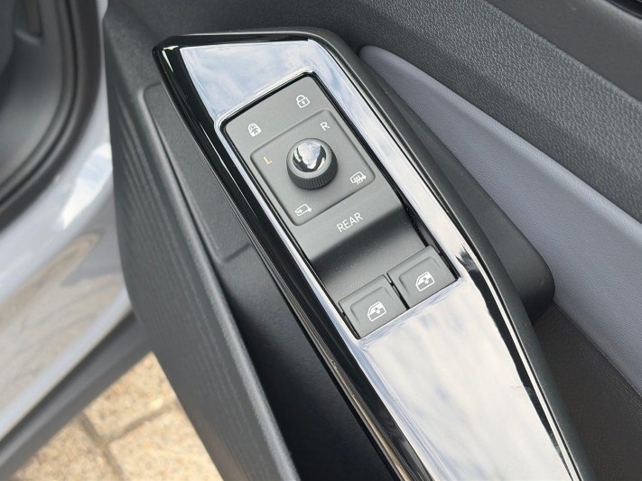  VOLKSWAGEN ID.4 125kW Essential Pure 52kWh 5dr Auto 5620047