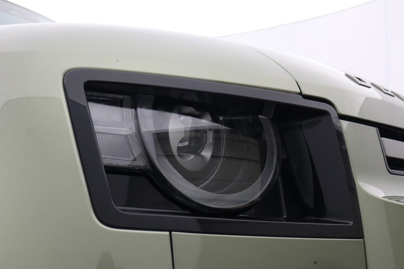 2023 (23) LAND ROVER DEFENDER 3.0 D300 X-Dynamic HSE 110 5dr Auto 5431166