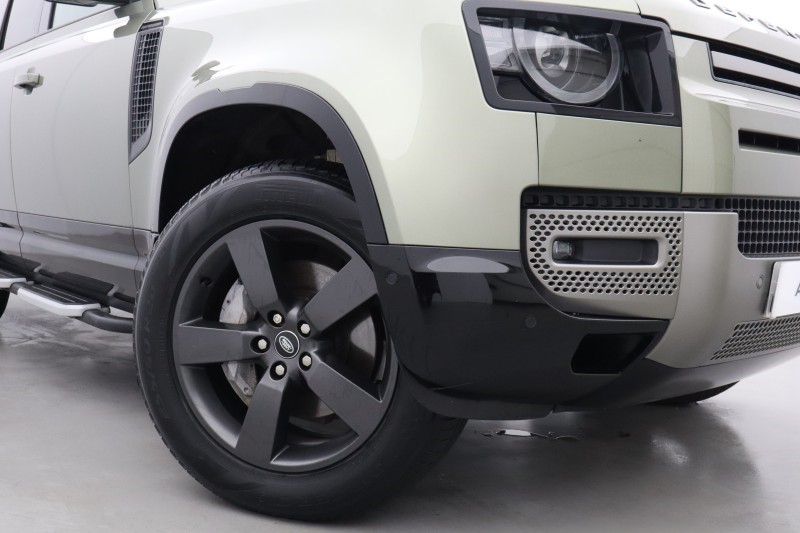 2023 (23) LAND ROVER DEFENDER 3.0 D300 X-Dynamic HSE 110 5dr Auto 5431168
