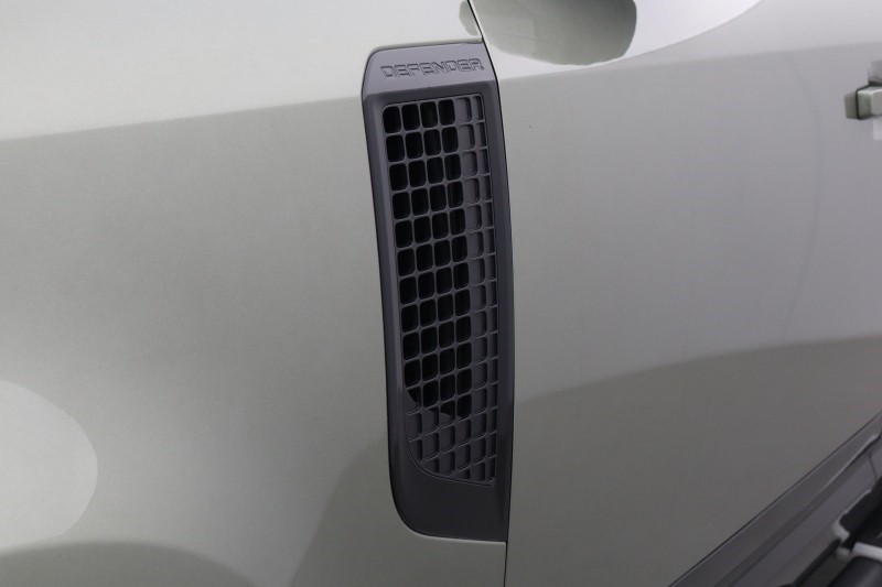 2023 (23) LAND ROVER DEFENDER 3.0 D300 X-Dynamic HSE 110 5dr Auto 5431161