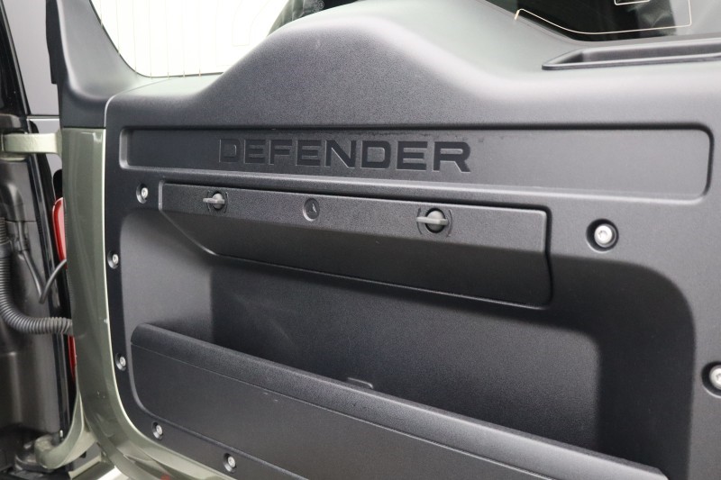 2023 (23) LAND ROVER DEFENDER 3.0 D300 X-Dynamic HSE 110 5dr Auto 5431175