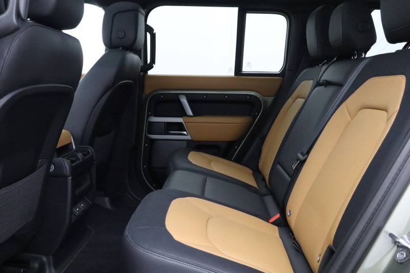 2023 (23) LAND ROVER DEFENDER 3.0 D300 X-Dynamic HSE 110 5dr Auto 5431158