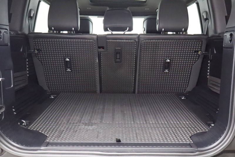 2023 (23) LAND ROVER DEFENDER 3.0 D300 X-Dynamic HSE 110 5dr Auto 5431173