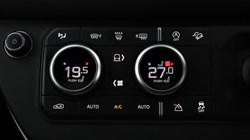 2024 (74) LAND ROVER DEFENDER 3.0 D250 X-Dynamic SE 110 5dr Auto 5409348