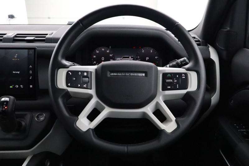 2024 (74) LAND ROVER DEFENDER 3.0 D250 X-Dynamic SE 110 5dr Auto 5409321
