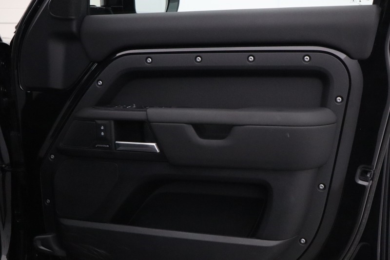 2024 (74) LAND ROVER DEFENDER 3.0 D250 X-Dynamic SE 110 5dr Auto 5409323