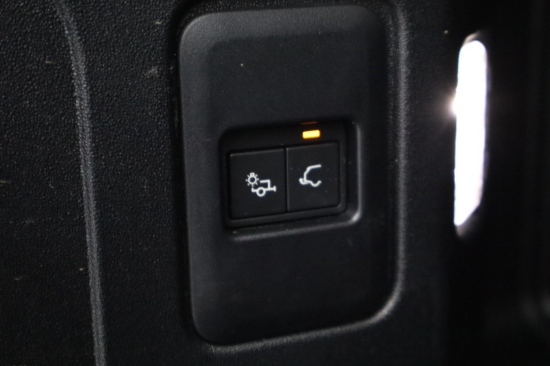2024 (74) LAND ROVER DEFENDER 3.0 D250 X-Dynamic SE 110 5dr Auto 5409358