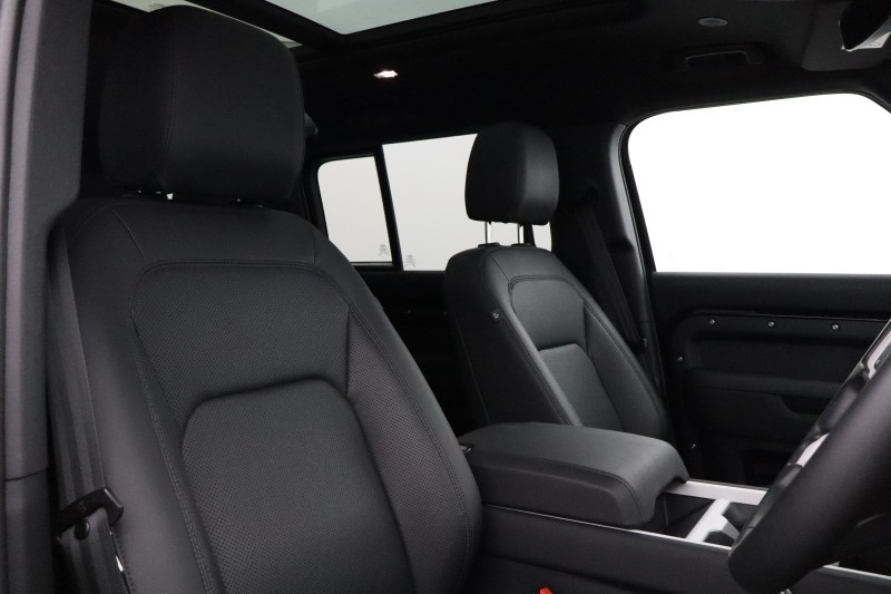 2024 (74) LAND ROVER DEFENDER 3.0 D250 X-Dynamic SE 110 5dr Auto 5409328