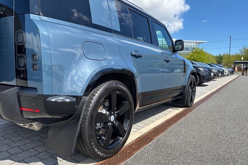 2025 (75) LAND ROVER DEFENDER 2.0 P300e X-Dynamic SE 110 5dr Auto 5419258