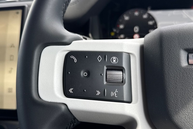 2025 (75) LAND ROVER DEFENDER 2.0 P300e X-Dynamic SE 110 5dr Auto 5419241