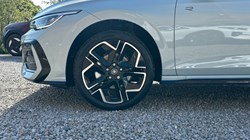 VOLKSWAGEN GOLF 1.5 eTSI 150 R-Line 5dr DSG 5438884