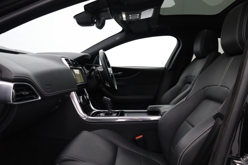 2023 (73) JAGUAR XE 2.0 D200 R-Dynamic SE Black 4dr Auto 5428055