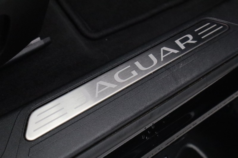 2023 (73) JAGUAR XE 2.0 D200 R-Dynamic SE Black 4dr Auto 5428071