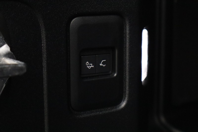 2023 (23) LAND ROVER DEFENDER 3.0 D300 HSE 110 5dr Auto 5462986