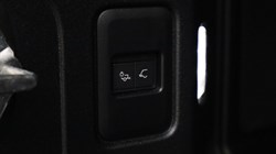 2023 (23) LAND ROVER DEFENDER 3.0 D300 HSE 110 5dr Auto 5462986