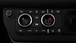 2023 (23) LAND ROVER DEFENDER 3.0 D300 HSE 110 5dr Auto 5462971
