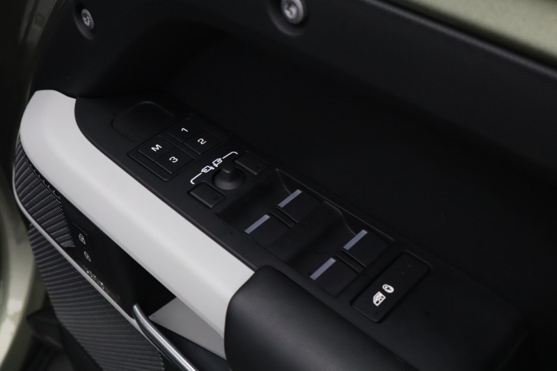 2023 (23) LAND ROVER DEFENDER 3.0 D300 HSE 110 5dr Auto 5462950
